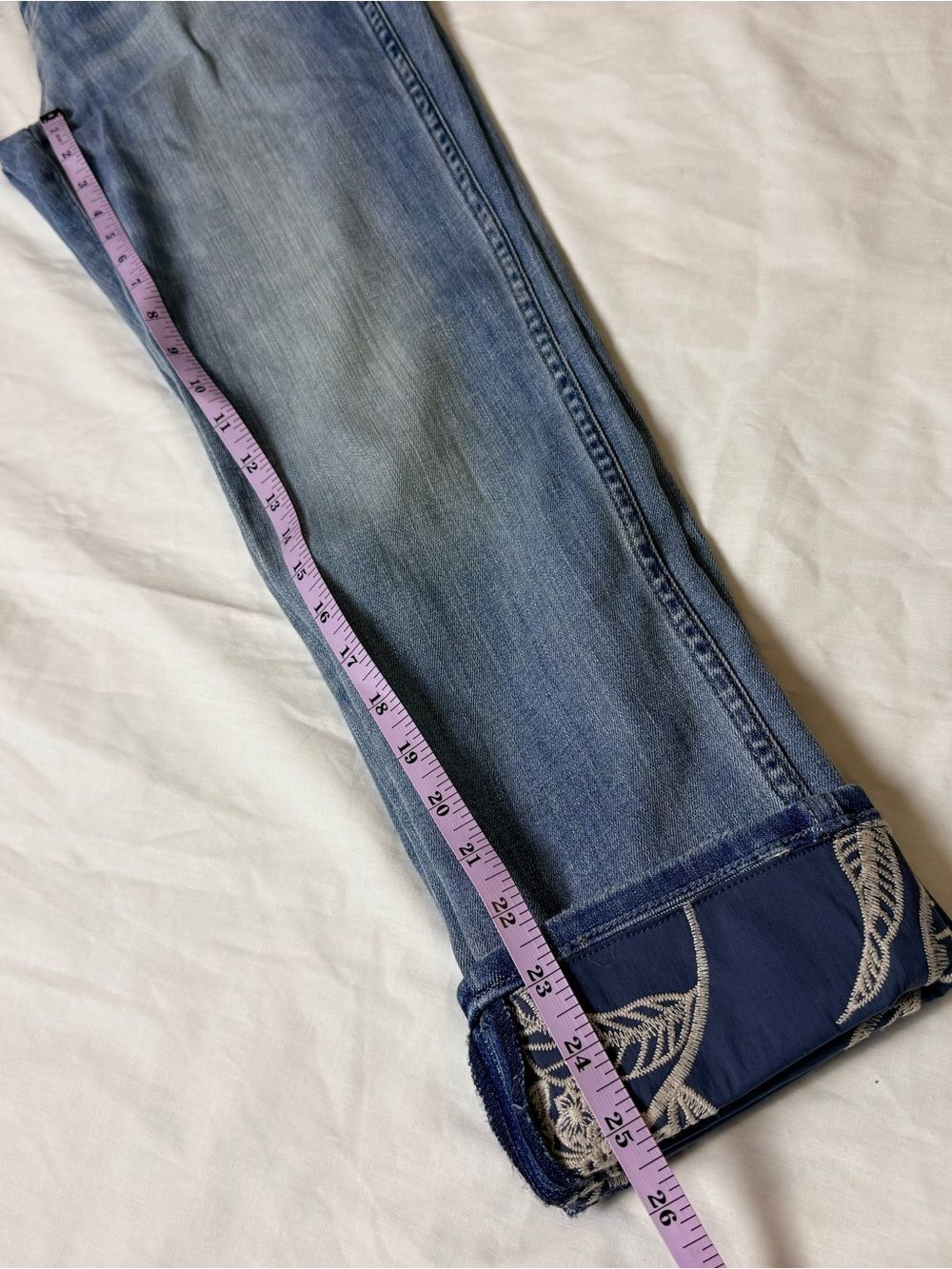 WHITE HOUSE BLACK MARKET The Everyday Soft Slim Crop Light Wash Blue Jeans 6 - Picture 9 of 9